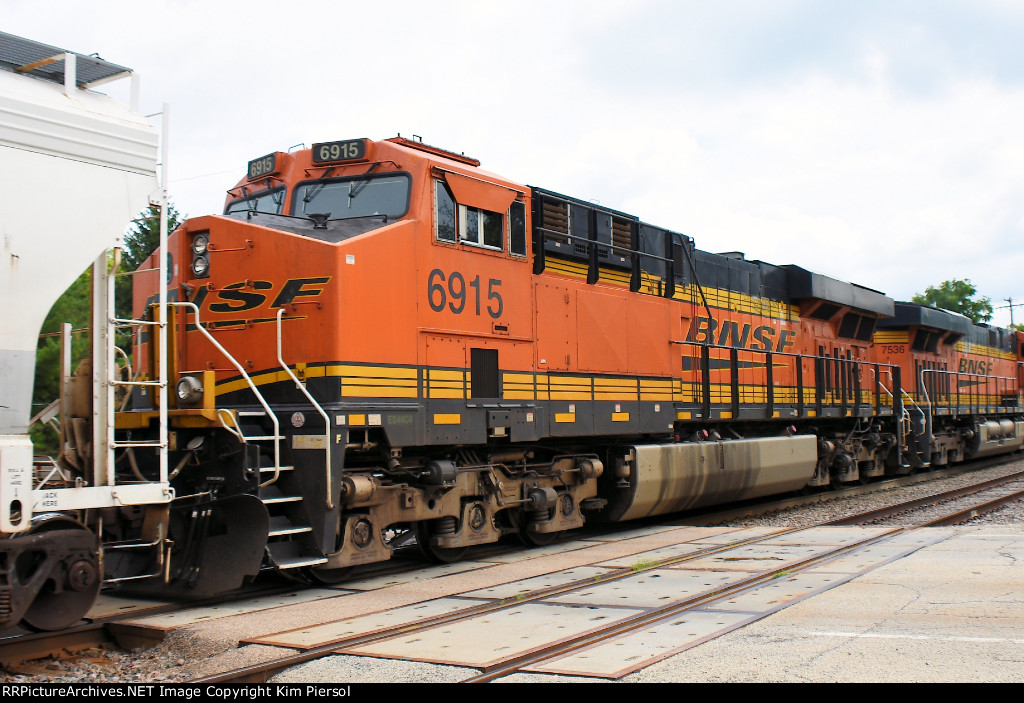 BNSF 6915